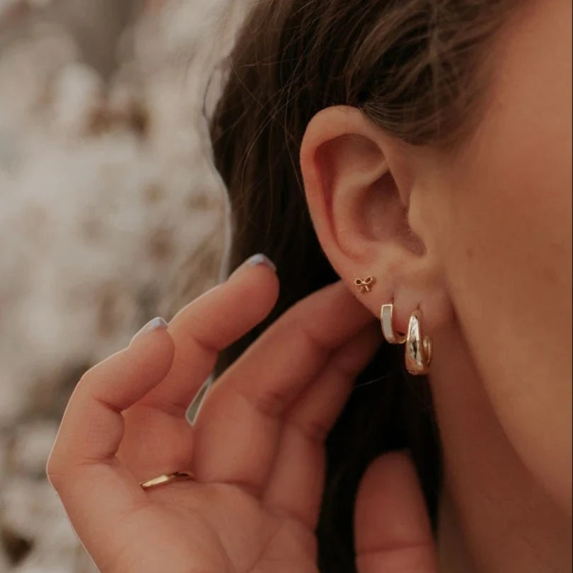 Bow Flat Back Studs